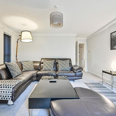 Top Floor Sandbanks Apartment With Free Parking Just Minutes From The Beach And Bars Canford Cliffs Екстериор снимка